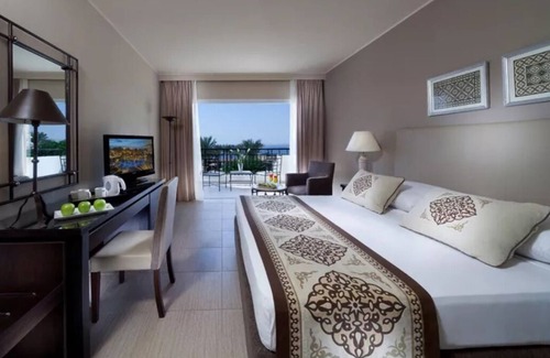 El Hadaba Hotel | Cliffside Retreat | 4 Family-friendly Rooms w/ Pools, Snorkeling & Beach Access