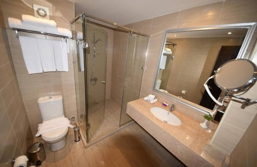 El Hadaba Hotel | Cliffside Retreat | 4 Family-friendly Rooms w/ Pools, Snorkeling & Beach Access