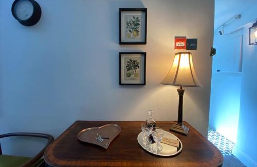 Clifton Apartamento | Clifton Georgian Townhouse, Downstairs Ensuite Room & Light Plant Based Breakfast