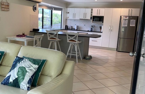 Sunrise Beach Casa | CLINT'S BEACH COTTAGE - CASA FAMILIAR AMIGABLE CON LAS MASCOTAS DESDE 2005