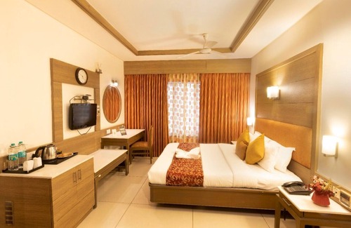 Velankanni Hotel | Clinton Park Inn