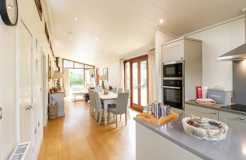 Barnsdale Cabaña | CLIPSHAM, que admite mascotas, con chimenea en Exton, Rutland, Ref 981543
