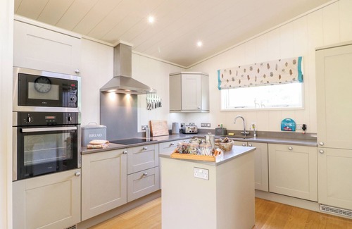 Barnsdale Cabaña | CLIPSHAM, que admite mascotas, con chimenea en Exton, Rutland, Ref 981543