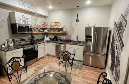 Candler Casa | Close by downtown Asheville, the Biltmore Estate, Blue Ridge ParkWay, Arboretum.