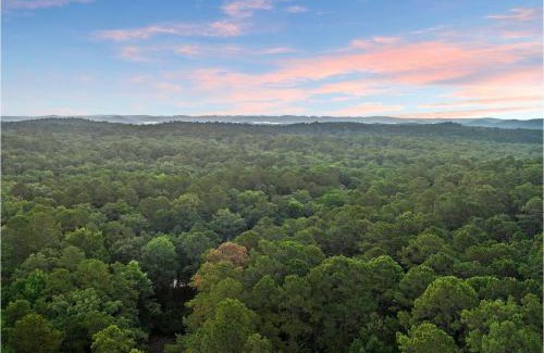 Broken Bow Casa | Close to All, Mini Golf, Hot Tub, Fire-Pit, Swing Set