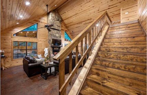 Broken Bow Casa | Close to All, Mini Golf, Hot Tub, Fire-Pit, Swing Set