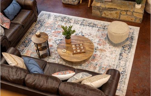 Broken Bow Casa | Close to All, Mini Golf, Hot Tub, Fire-Pit, Swing Set