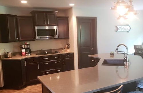 Waupun Casa | Construcción más nueva cerca del centro acuático Easy Drive to EAA
