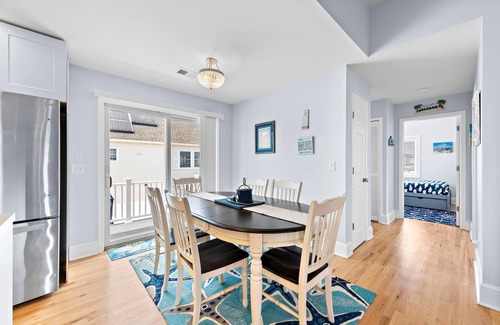 Ship Bottom Apartamento | Close to Beach & Bay , 3-BR, 2- Bath, Sleeps 8, Private yard, Outdoor Shower