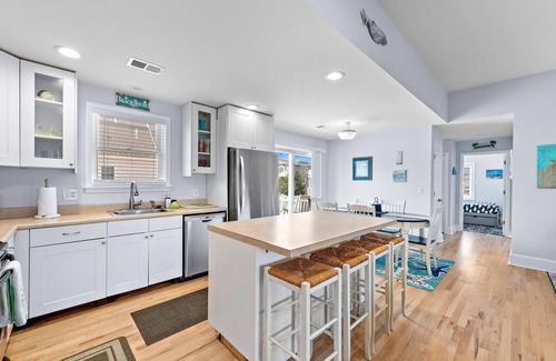 Ship Bottom Apartamento | Close to Beach & Bay , 3-BR, 2- Bath, Sleeps 8, Private yard, Outdoor Shower
