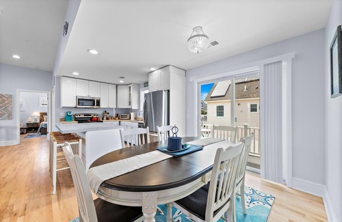 Ship Bottom Apartamento | Close to Beach & Bay , 3-BR, 2- Bath, Sleeps 8, Private yard, Outdoor Shower