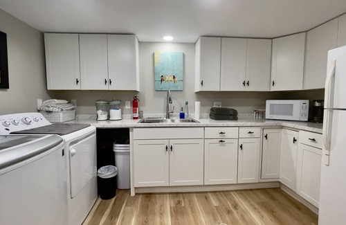 Blacksburg Apartamento | Close to downtown Blacksburg, hot tub, sleeps 7!