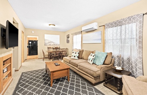 Superior Casa | ⚓️Close to Duluth! Close to Lake Superior! Whole house! Centrally located! ⚓️