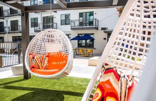 Edgewood Apartamento | Close to Everything Luxury Apartment