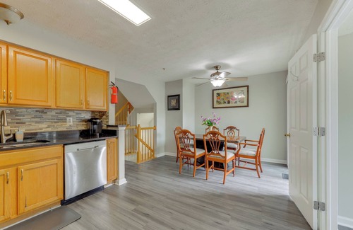 Rossville Casa | Close to Hospital & White Marsh! Rosedale Townhome