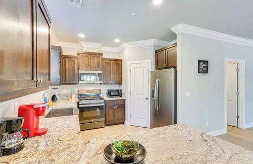 Shasta Lake Casa | Close to I5-Pet-friendly 3-bedroom house near Bethel