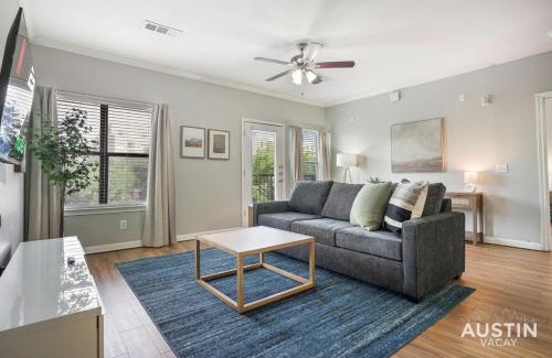 West Campus Apartamento | Close to it All in West Campus 2BR w Free Parking