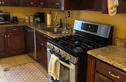 Midtown - Westport Casa | Close to KU. Great for Families. Restaurants within walking distance. Free WiFi