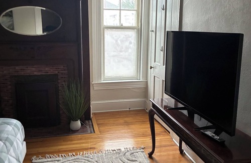 Midtown - Westport Casa | Close to KU. Great for Families. Restaurants within walking distance. Free WiFi