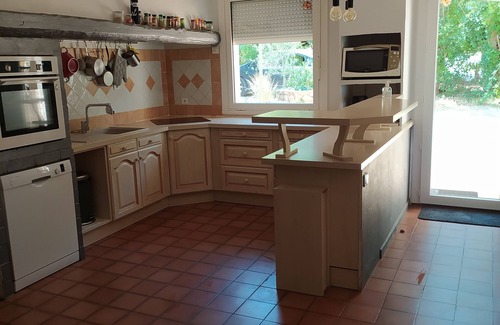 Parignargues Villa | Cerca de Nimes, la calma de un pueblo en una hermosa villa con piscina.