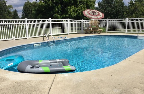 Oxford Cabaña | Close to Oxford and Miami U. Pet friendly. Country setting.