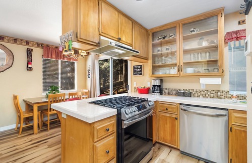 Arrowbear Lake Casa | ❄Close to 🎅Skypark & ⛷Snow Valley- Full Kitchen, Fireplace, HBO Max, Netflix❄