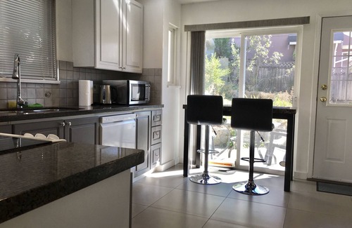 Lower Lonsdale Casa | Close to the action