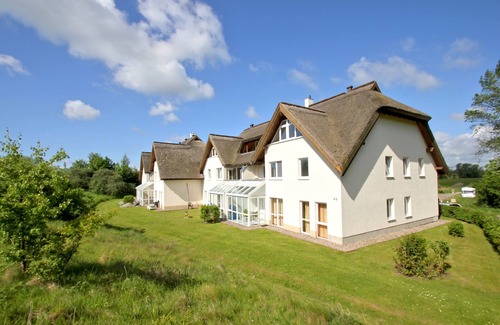 Lobbe Apartamento | Close to the beach with terrace, use of swimming pool and sauna - Strandhaus Mönchgut FeWo09