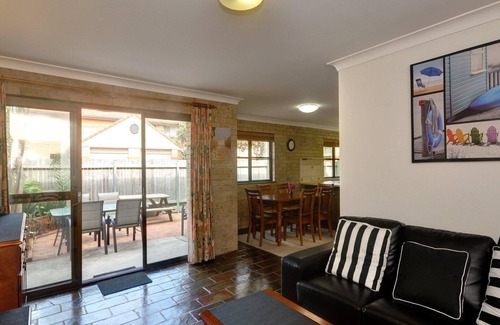 Hawks Nest Casa | Close To The Main Surf Beach