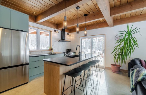 Saint-Raymond Chalet De Esquí | Close to Vallée-Bras-du-Nord, this new construction offers comfort in nature