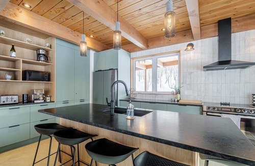 Saint-Raymond Chalet De Esquí | Close to Vallée-Bras-du-Nord, this new construction offers comfort in nature