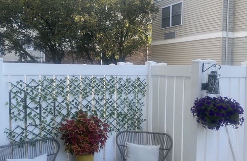 Port Chester Condominio | Closest VRBO to Capitol Theater in Portchester, NY