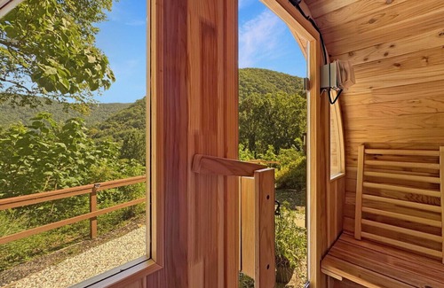 Bryson City Cabina | Cloud Nine Retreat; sleeps 16|barrel sauna|hot tub