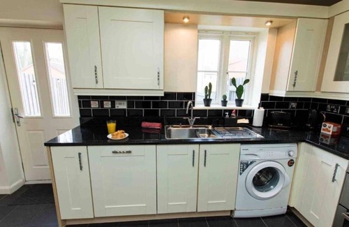 Birmingham Casa | Cloudstay Birmingham Town House by the lakes