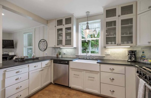 Fredericksburg Casa | Clover Haus 2 Blks to Main St With Pool and Spa!