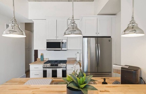 Northeast South Bend Apartamento | Clover Haven | High Rise | Down Town South Bend ND
