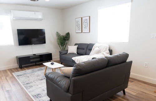 Clovis Casa | Clovis Cottage - Charming, *NEW* Clovis Home