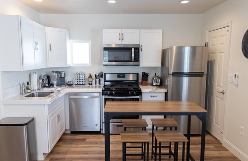 Clovis Casa | Clovis Cottage - Charming, *NEW* Clovis Home