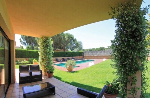 Mont-Ras Villa | Club Villamar - Bonita villa para 8 personas con piscina privada y jardín