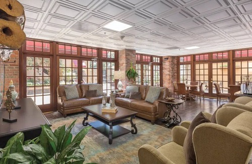 Faubourg Livaudais Complejo | Club Wyndham Avenue Plaza Aparthotel with outdoor pool, near Caesars Superdome