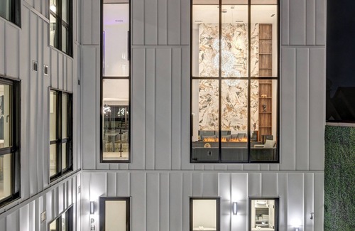 Pointe-Saint-Charles Hotel | CLUBHAUS Hotel