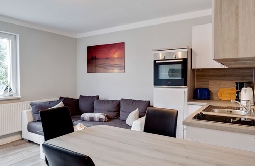 Gross Schwansee Apartamento | Acogedora escapada costera con jardín