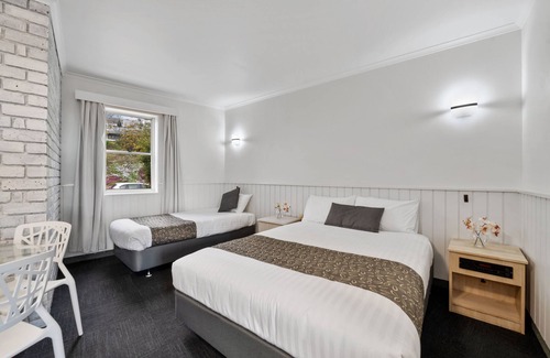 Launceston CBD Hotel | Coach House Launceston