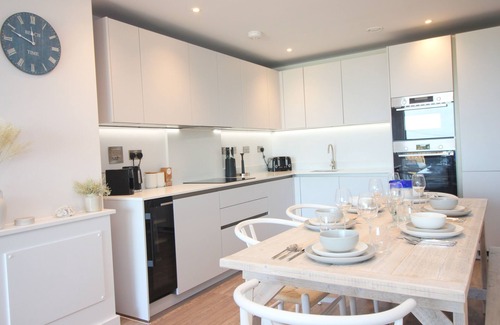 Constantine Bay Apartamento | Coastal apartment with sea views.