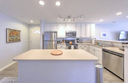 Rehoboth Beach Condominio | Recientemente actualizado! 3BR / 2BA con piscina, cerca de playas, tiendas, restaurantes y más.