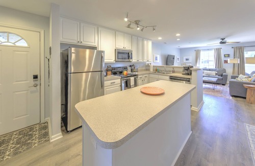 Rehoboth Beach Condominio | Recientemente actualizado! 3BR / 2BA con piscina, cerca de playas, tiendas, restaurantes y más.