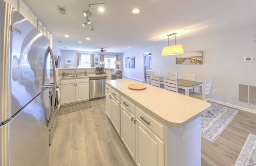 Rehoboth Beach Condominio | Recientemente actualizado! 3BR / 2BA con piscina, cerca de playas, tiendas, restaurantes y más.