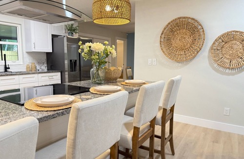 Port Orange Casa | Coastal Bliss Getaway 3.8 Miles to Beach. Stylish & Coastal Charm Interior