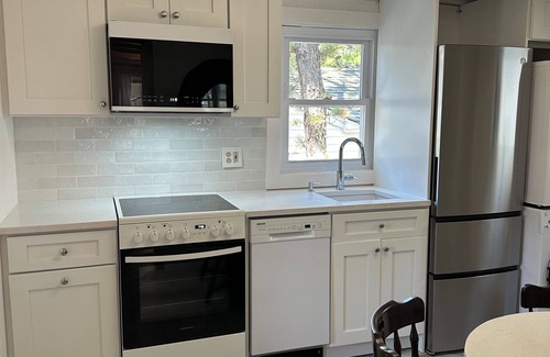 Southern Coast Cabaña | Coastal Charm 2 Bedroom Beach Cottage~Steps 7 Miles of Sandy Beach Kinney Shores