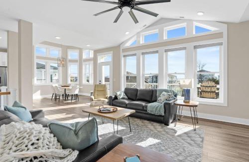 Ocean Isle Beach Casa | Coastal Charm Ocean Isle Beach custom beach home with 4 bedroom, 3 bath home with pool and elevator